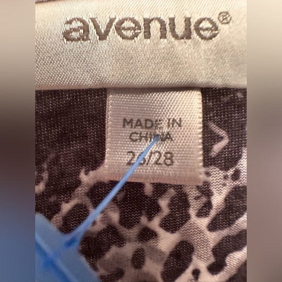 Avenue Monochrome Patterned Blouse - Picture 4 of 5